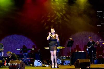 انت لست بحاجه للتعري ... جمهور فرح يوسف غاضب بسبب فساتينها في أمريكا .. صور