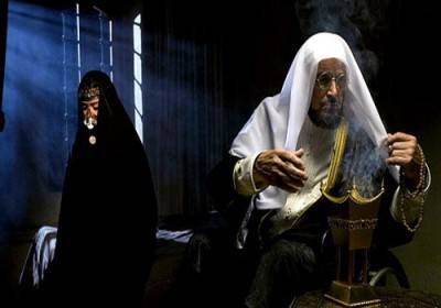 بالفيديو.. لقطات مرعبة لقرش جائع يلتهم أسماكًا