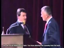 بالفيديو.. بالماضي رئيس وزراء التشيك يضرب وزير الصحة على الهواء مباشرة