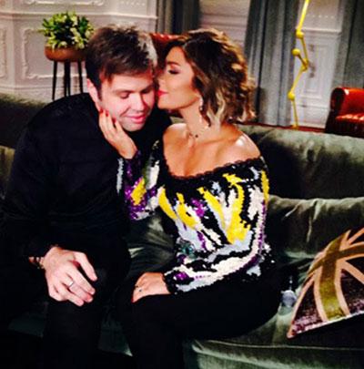 قبلات وأحضان بين أصالة ومصمّم أزيائها نيكولا جبران