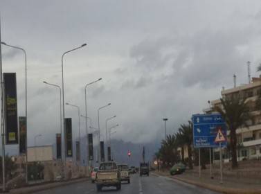 العقبة: بدء تساقط الأمطار وتحسب من السيول