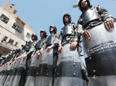 التوجيهي: مواجهات بين الدرك ومحتجين في الطرة