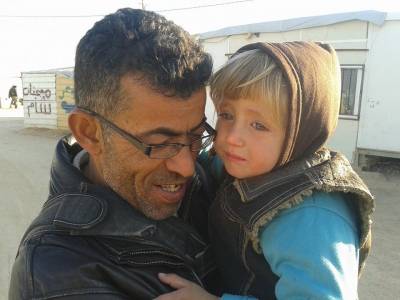 للمشككين ببطل الانسانية وقديس الزعتري .. هذا هو محمود صدقة !!