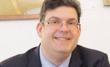 رئيس الجالية اليهودية فى النمسا بياع قهوة !!