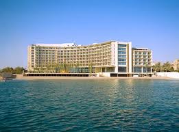 العمال يصعدون مطالبهم ضد فندق الكمبنسكي