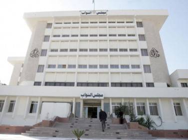 نفي صرف 500 دينار شهريا لكل نائب