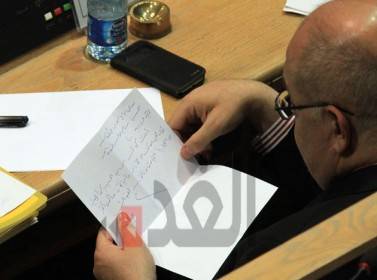 اقرأوا وشاهدوا لغة العيون بين نائب ووزير !!