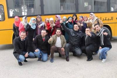 أعضاء مبادرة لسّه فينا الخير في جامعة البترا يزورون دار العناية الإنسانية للمسنيين،