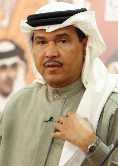 الفنان محمد عبده ينحني ويقبل اصاله نصري (شاهد الصوره )