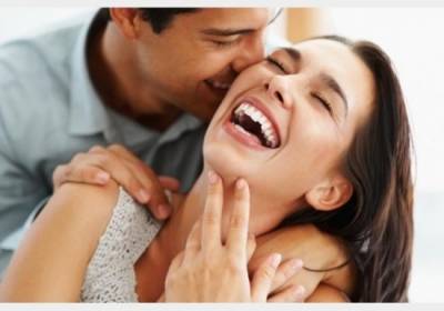 القبلة تخفض ضغط الدم وتوسع الأوعية الدموية