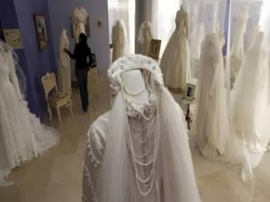 زوجت زوجها لعروس لانها عاقر وفي ليلة الدخله اكتشفت انها حامل