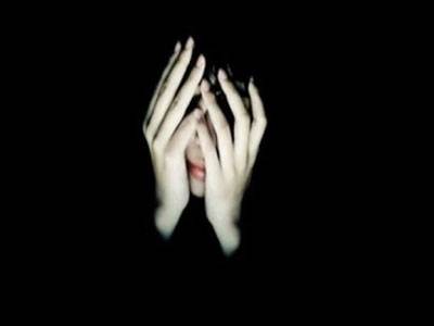 في الاردن .. علاقة غرامية على الواتس اب  انتهت بنشر صور الفتاة عارية !!