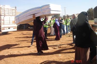 بمناسبة عيد ميلاد جلالة الملك  لجنة الازمات توزع المساعدات على السوريين