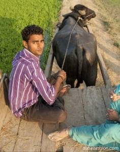 صور | أمريكية تتخلي عن حياة الرفاهية لتتزوج من شاب هندي فقير