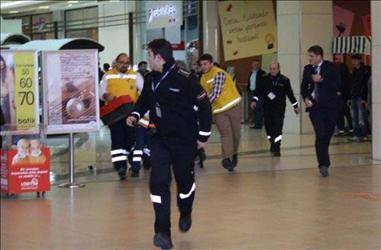 شاهد بالفيديو لحظة إنتحار فتاة  بعد تخلي خطيبها عنها