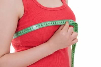 دخلت لتكبير ثدييها.. ففقدت القدرة على المشي والكلام ..