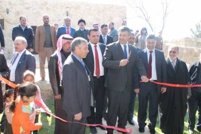 إحتفالية وزارة السياحة في  لب  .. تأخر الوزير وضاع باص الصحفيين وكلب افزع المدعوين