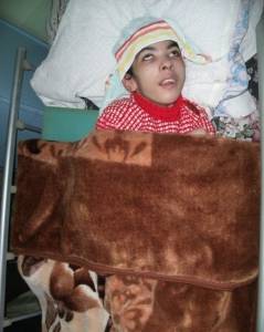 دخلت المستشفى  طفلة وأصبحت شابة على سرير المرض