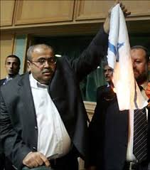 النائب عطية يهاتف المومني داعما ومشيدا .. واهالي الزرقاء يشكلون لجان دفاع عن مجلسهم البلدي