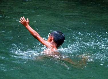 وفاة طفل غرقاً ..