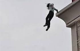 طالبة توجيهي تلقي بنفسها من الطابق الثالث في خلدا