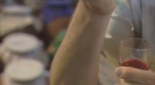 سم افعى في دم انسان ... شاهد كيف (يتجلط)