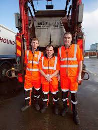 صورة.. نجاة شاب من الموت داخل ماكينة تدوير القمامة