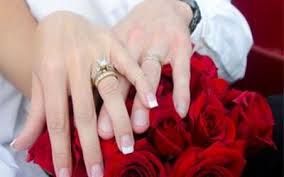 اتهم زوجته بالخيانة بعد الزواج بايام ووزع صور فاضحة لها على الجيران