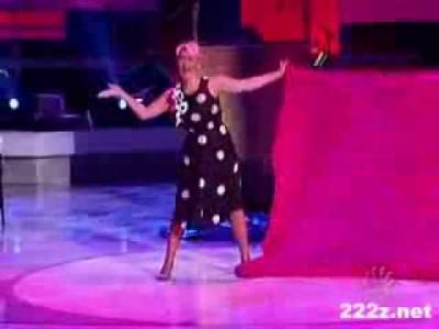 بالفيديو : اسرع فتاة في تغيير الملابس