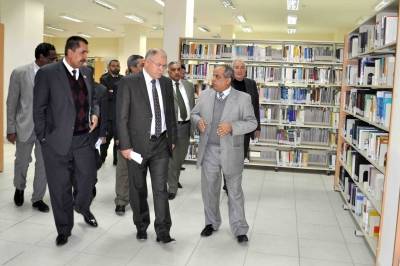 لجنة من إتحاد الجامعات العربية تزور جامعة جدارا