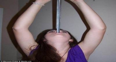 بالفيديو.. مراهقة أمريكية تتمتع بقدرات خارقة في بلع السيوف