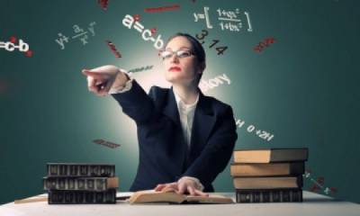 معلمة أمريكية تعرض «شريطاً إباحياً» لها أمام طلابها