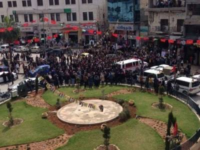 هيه يالا هيه يالا هذا اردني مش حيالا .. وعلى الجسرين دم رائد علينا دين !