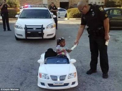 بالفيدو والصور : مخالفة سير حقيقية لطفلة في الثانية من العمر