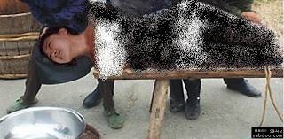 بالصور .. قبيلة تقوم بذبح بناتها العذارى وشرب دماؤهم ... للكبار فقط