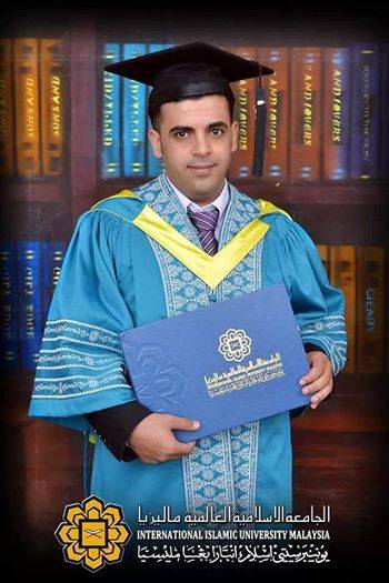 عزت القرالة يحصل على الدكتوراه بالرياضيات