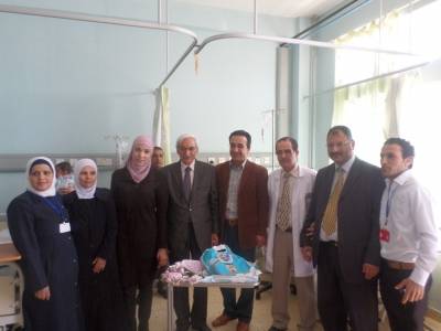 مستشفى الامير الحسين يقدم الهدايا بمناسبة عيد الام