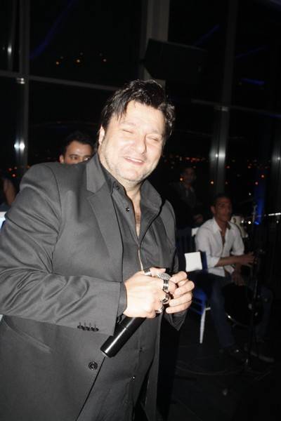 بالصور .. الفنان (علاء زلزلي) يشعل ليالي عمان بحفل غنائي متميز