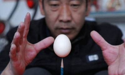 صيني يدخل غينيس لتثبيته البيض على الإبر