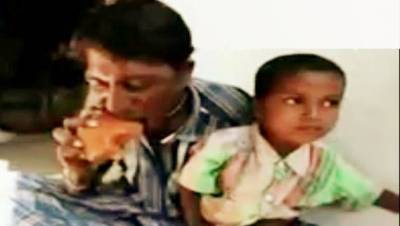 هندي يأكل 3 كيلو من الحجارة يومياً !