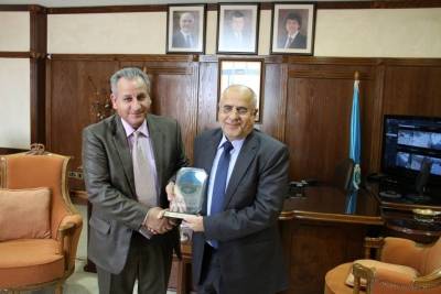 رئيس جامعة الزرقاء يستقبل وفداً من جمعية الكتاب الالكترونيين الأردنيين