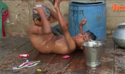 شاهد بالفيديو.. حياة التوائم الملتصقين كيف يتدبرون أمورهم اليومية