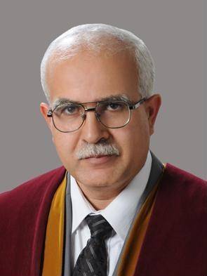 تهنئة للعالم البرفسور شاهر المومني على تصنيفه بشنغاهي العالمي للجامعات