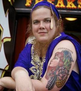 شاهد صور.. صاحبة أطول لحية نسائية في العالم