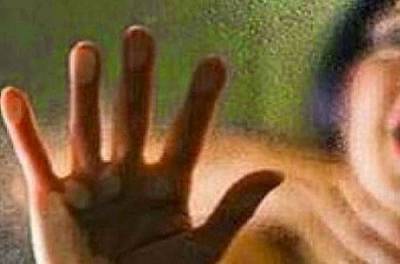 جريمة تهز المشاعر رجل يُهدي طفله وطفلته لأصدقائه لإغتصابهما