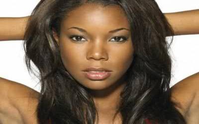 السمراوات يتفوقن على الشقراوات كأكثر النساء جمالا فى استطلاع للرأى