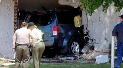 سيارة تدهس مراهقة نائمة داخل منزلها!