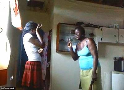 فضائح الفيسبوك : ام تجلد ابنتها بطريقة وحشية بسبب تعريها على الفيسبوك .. شاهد الفيديو