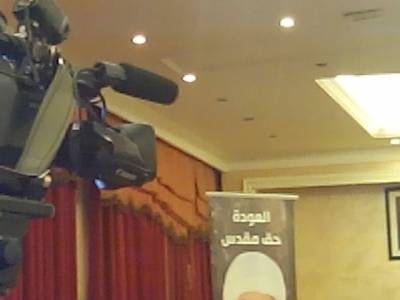 طرد طاقم فريق قناة الجزيرة من محاضرة في مجمع النقابات