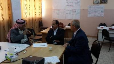 معلمون ومعلمات يجتازون دورة القيادة التعليمية في الزرقاء